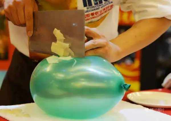 Incredible Record..!! Man cuts potatoes On balloon without it busting {See Photo}